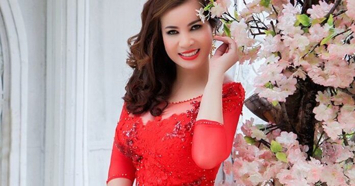 tieu-su-hoa-hau-quy-ba-kim-hong-hanh-trinh-thanh-cong-va-cam-hung-236-7459